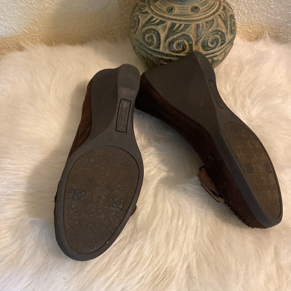 American Eagle Brown Buckled Wedge Heel Shoes - Picture 5 of 5